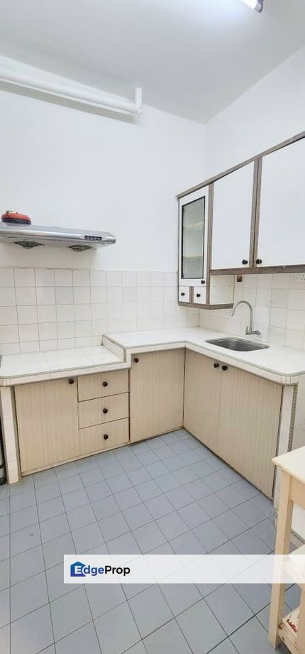 Puchong Apartment for sale, Renovated , Kitchen Cabinet, Clean unit, Gate and guarded, welcome 100% loan , negotiation Ground floor, Selangor, Puchong