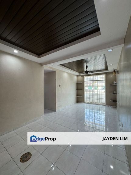 Mak Madin 3-Bedroom Corner Renovated Apartment with City Views 966sqft– Great Value in Butterworth! 🌟, Penang, Butterworth