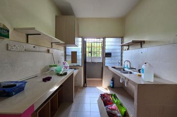 Taman Tampoi Indah II, Villa Ros