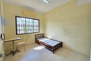 Taman Tampoi Indah II, Villa Ros