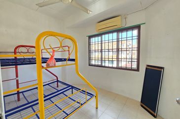 Taman Tampoi Indah II, Villa Ros