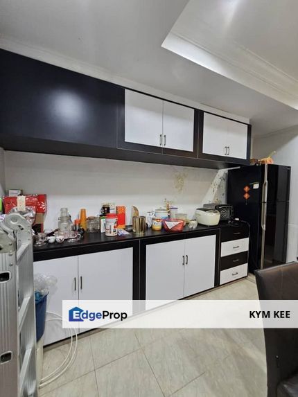 【Fully Furnished】Taman Molek 1.5 Storey 22x80 Terrace House, Johor, Johor Bahru