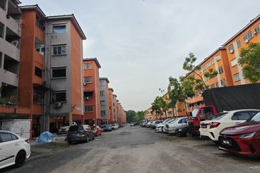 Taman Pulai Utama Flat