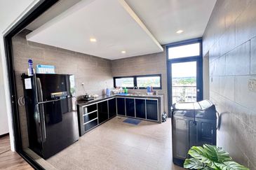 Cube On Hill ( Taman Bukit Pulai )