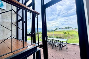 Cube On Hill ( Taman Bukit Pulai )