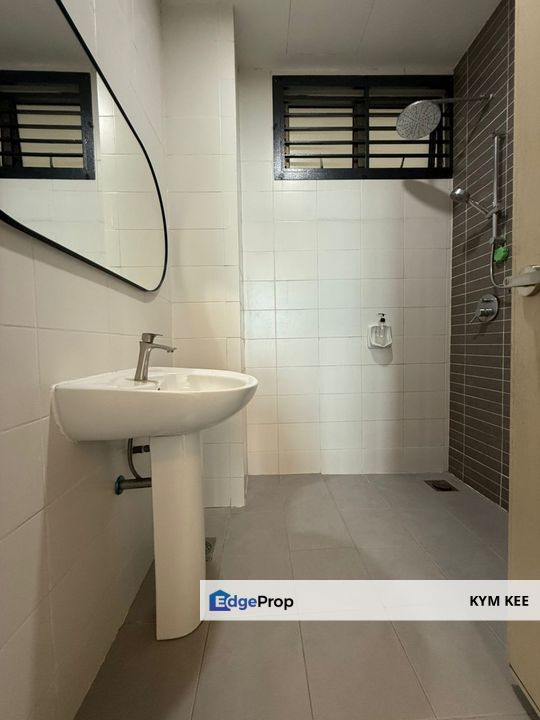 Palazio Studio Fully Furnished Lake View @ Mount Austin Near JB Town CIQ, Johor, Johor Bahru