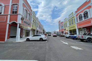 Taman Mount Austin Commercial