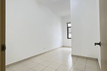 Hazel @ Meridin East