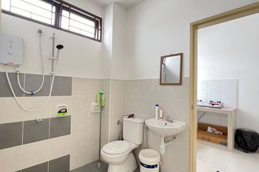 Hazel @ Meridin East