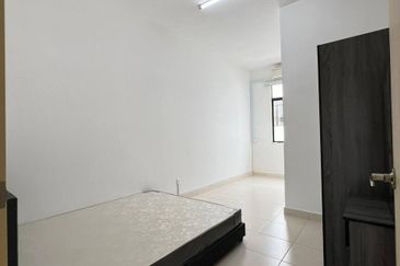 Hazel @ Meridin East