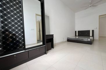 Hazel @ Meridin East