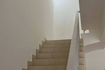 Hazel @ Meridin East