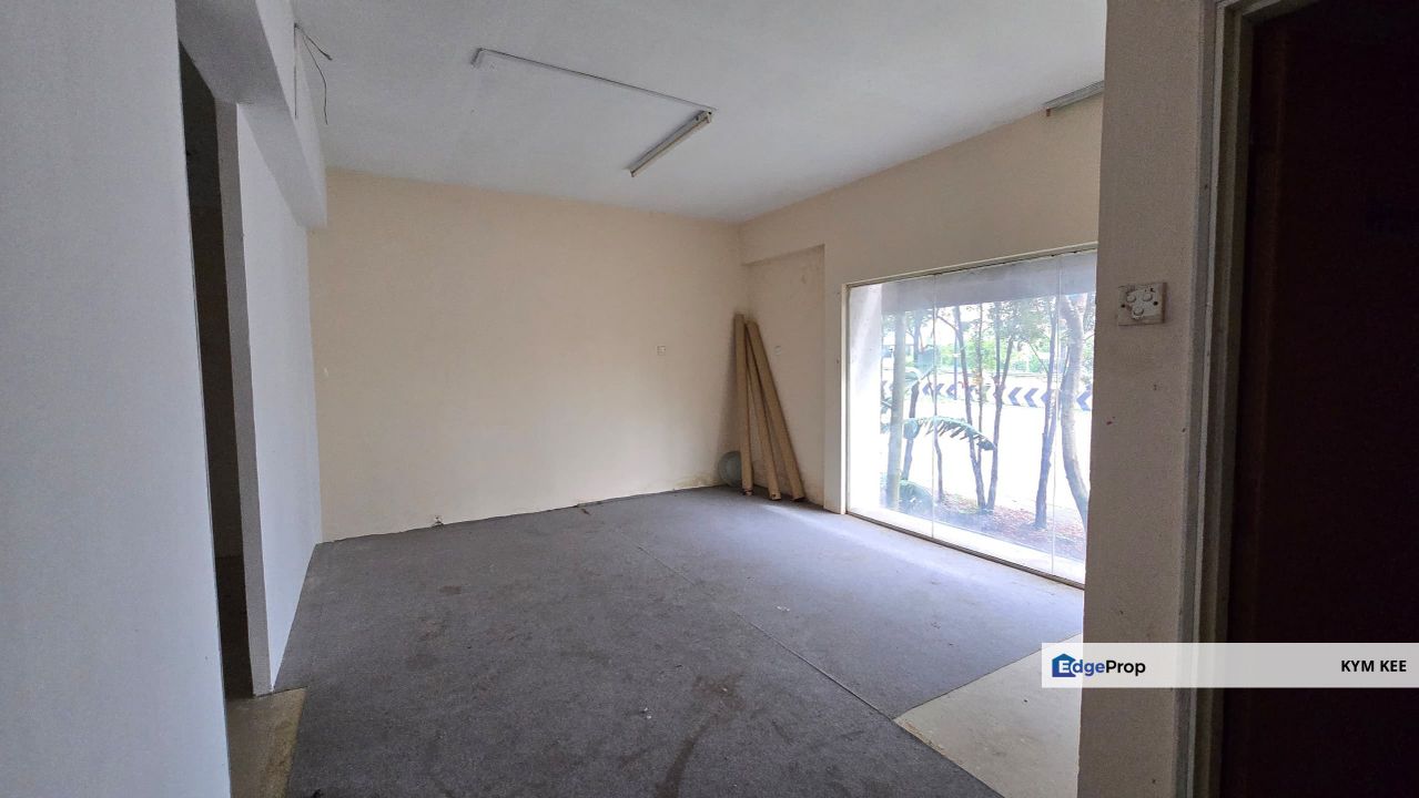 Tampoi Utama 3 Storey 22x74 Shoplot Near Tampoi Indah Perling, Johor, Tampoi