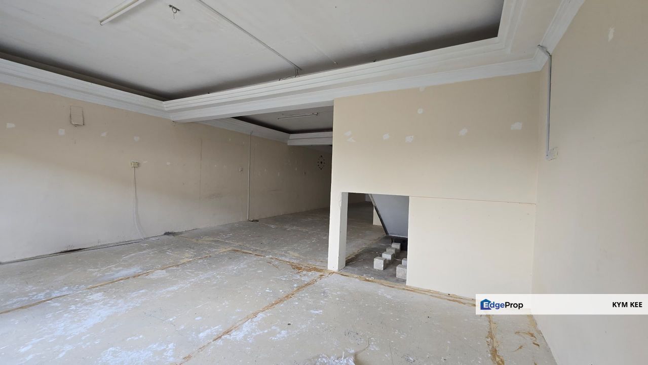 Tampoi Utama 3 Storey 22x74 Shoplot Near Tampoi Indah Perling, Johor, Tampoi