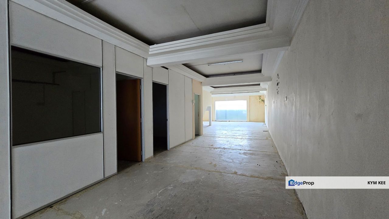 Tampoi Utama 3 Storey 22x74 Shoplot Near Tampoi Indah Perling, Johor, Tampoi