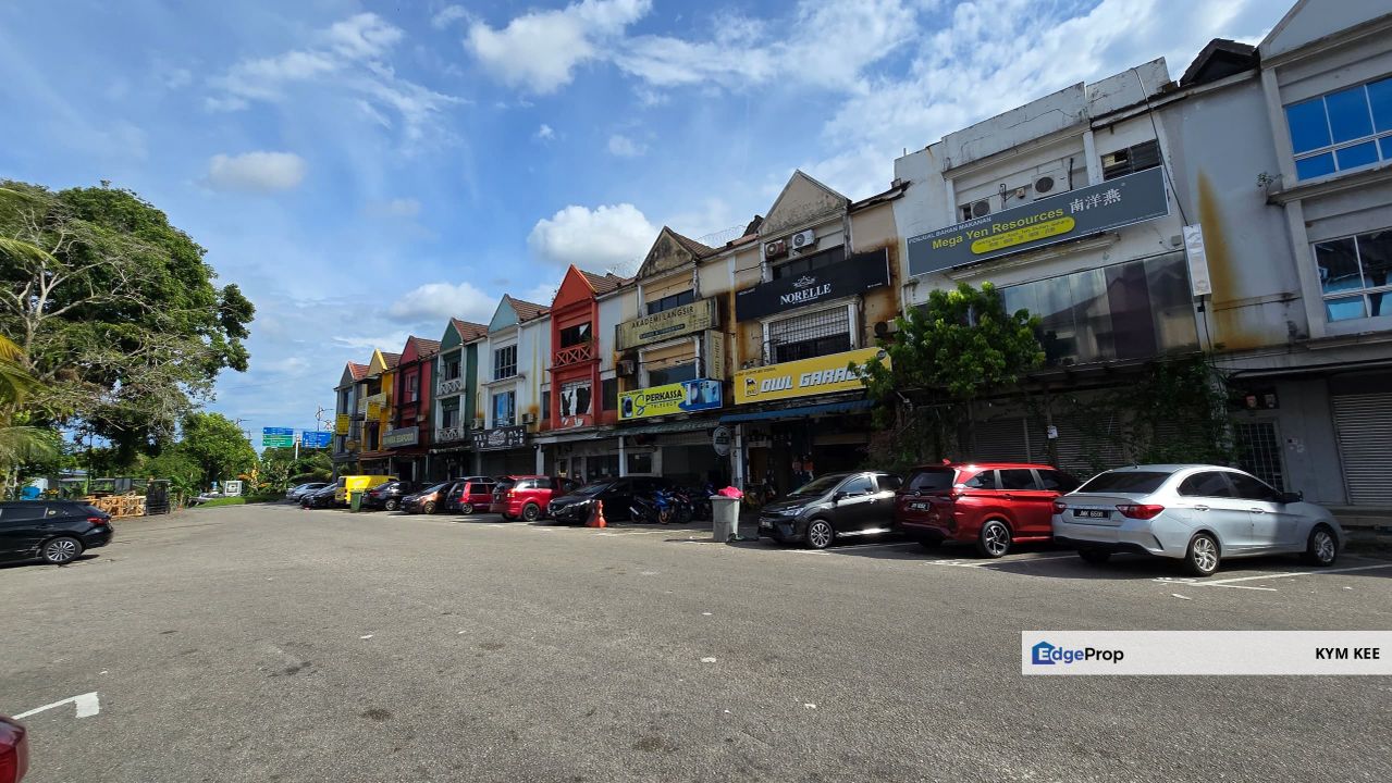 Tampoi Utama 3 Storey 22x74 Shoplot Near Tampoi Indah Perling, Johor, Tampoi