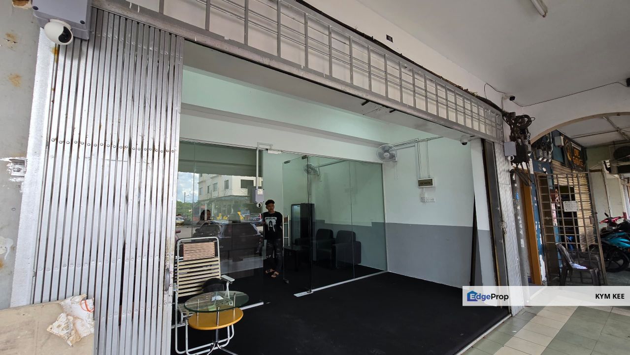 Tampoi Utama 3 Storey 22x74 Shoplot Near Tampoi Indah Perling, Johor, Tampoi