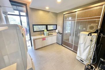 Cube On Hill ( Taman Bukit Pulai )