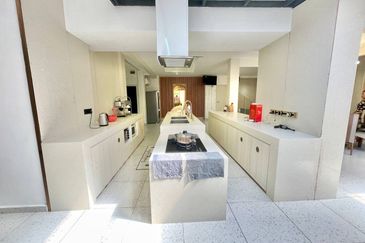 Cube On Hill ( Taman Bukit Pulai )