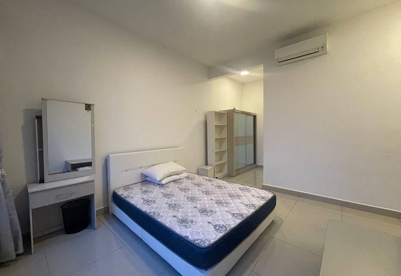 Dedaun Hijau (Greenfield Regency)