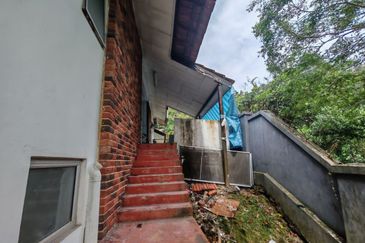 Jalan Straits View 1