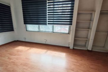 Jalan Straits View 1