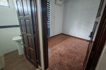 Jalan Straits View 1