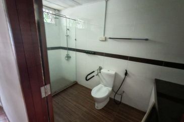 Jalan Straits View 1