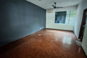 Jalan Straits View 1