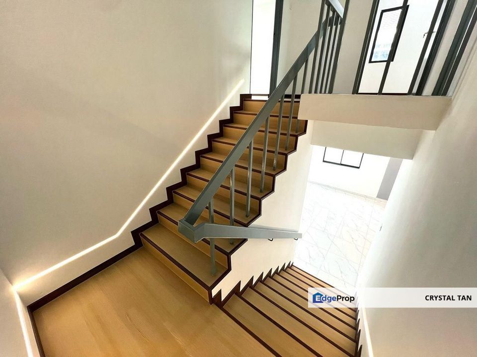 *🍀🔥 位于Taman Perling超大超长双层半独立 Semi Detached，全新装修单位 @ 时代装修风格 & 超大主人房，厨房和阳台全扩建，室内空间超级宽敞，走路都能到学校及商店 🔥, Johor, Johor Bahru