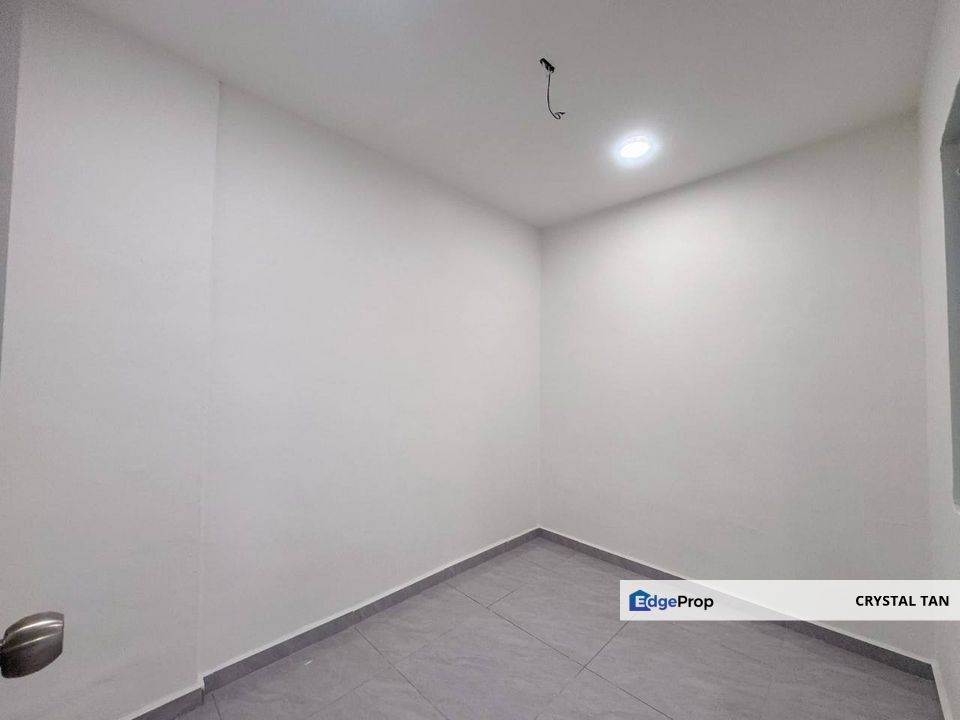 黄金地点 稀有全装修廉价屋 😍 靠近 Bus Stop 店面🤩 自住出租包满意🥳 靠近CIQ JB and Mount Austin Tmn Molek Plentong Sentosa, Johor, Masai