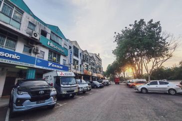 Jalan Jaguh, Taman Harmoni 2 Facing Main Road | Ground Floor For Rent