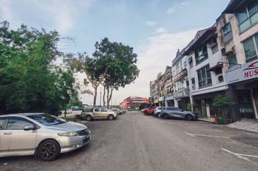 Jalan Jaguh, Taman Harmoni 2 Facing Main Road | Ground Floor For Rent
