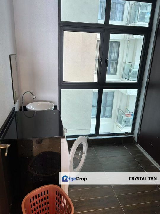 Below Market,全场最低的价格， 还是3+1 房， 面向海景， 1388SQFT ，包家私，高楼,   2 Car Park  Royal Strand @ Country Garden Condominium For Sale, Johor, Johor Bahru