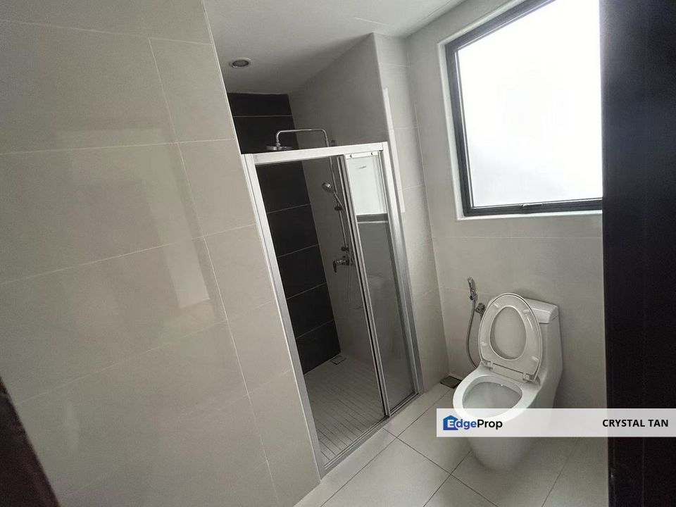 Below Market,全场最低的价格， 还是3+1 房， 面向海景， 1388SQFT ，包家私，高楼,   2 Car Park  Royal Strand @ Country Garden Condominium For Sale, Johor, Johor Bahru