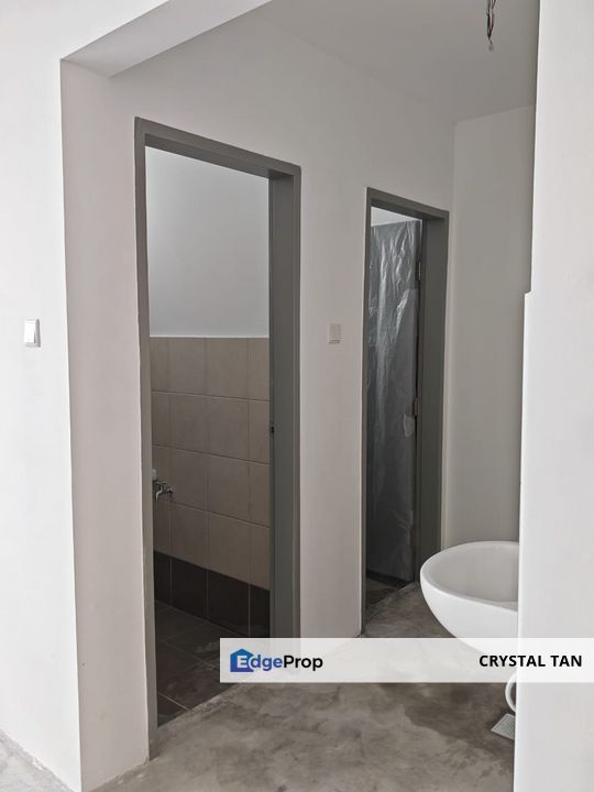 Jalan Sri Putri @ Taman Putri , Kulai 3-Storey Shoplot , Johor, Kulai