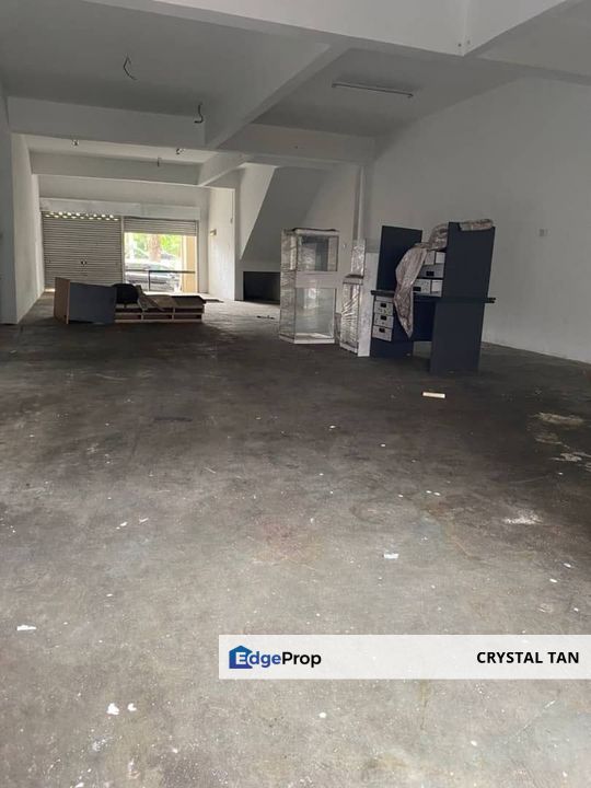Jalan Sri Putri @ Taman Putri , Kulai 3-Storey Shoplot , Johor, Kulai