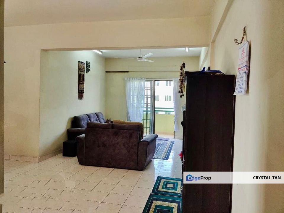 APARTMENT SRI WANGI TAMAN TAMPOI INDAH, 4 Rooms & 2 Bathrooms, 1216 sq.ft,  Corner Unit , 2 Car Park Lots , Johor, Tampoi