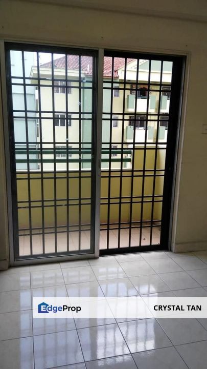 APARTMENT SRI WANGI TAMAN TAMPOI INDAH, 4 Rooms & 2 Bathrooms, 1216 sq.ft,  Corner Unit , 2 Car Park Lots , Johor, Tampoi