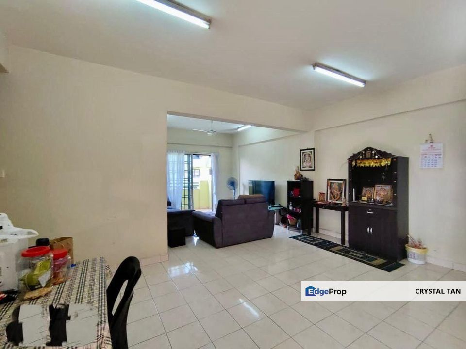 APARTMENT SRI WANGI TAMAN TAMPOI INDAH, 4 Rooms & 2 Bathrooms, 1216 sq.ft,  Corner Unit , 2 Car Park Lots , Johor, Tampoi