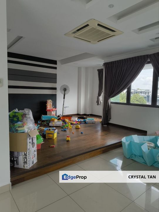 Mutiara rini 3 storey cluster  Opal @ Taman Mutiara Mas , Skudai ,比market price 便宜200k！！ BV 1.5M,这里只卖1.3M！！ #拥有私人电梯3层田字屋出售  🎉🎉 , Johor, Skudai