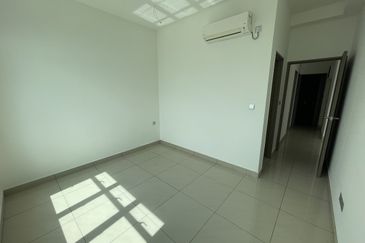 SKS Habitat Apartment, Larkin