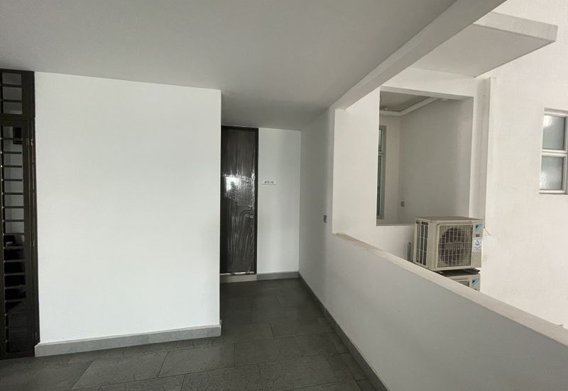 SKS Habitat Apartment, Larkin