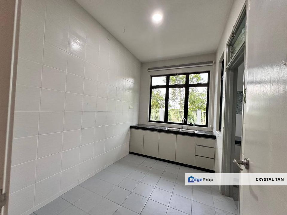 Nusa Idaman Presint 5  2.5 Storey Semi D , Johor, 