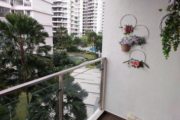 Baypoint @ Country Garden Danga Bay