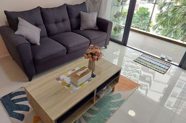 Baypoint @ Country Garden Danga Bay