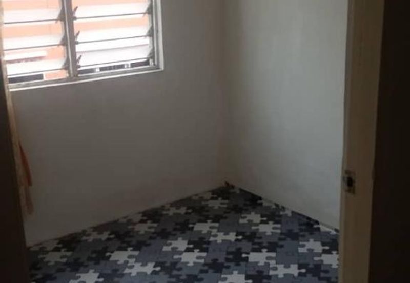 Taman Pulai Utama Flat