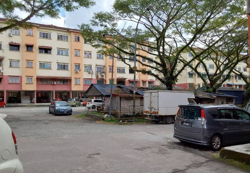 Taman Pulai Utama Flat