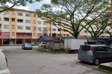 Taman Pulai Utama Flat