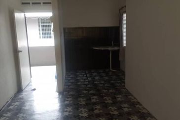 Taman Pulai Utama Flat